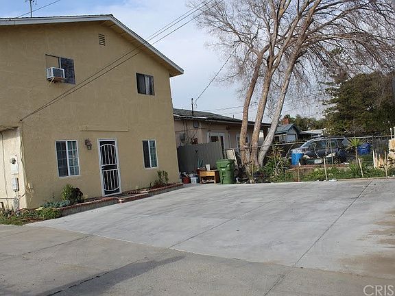 2nd image of 13127 Kagel Canyon St