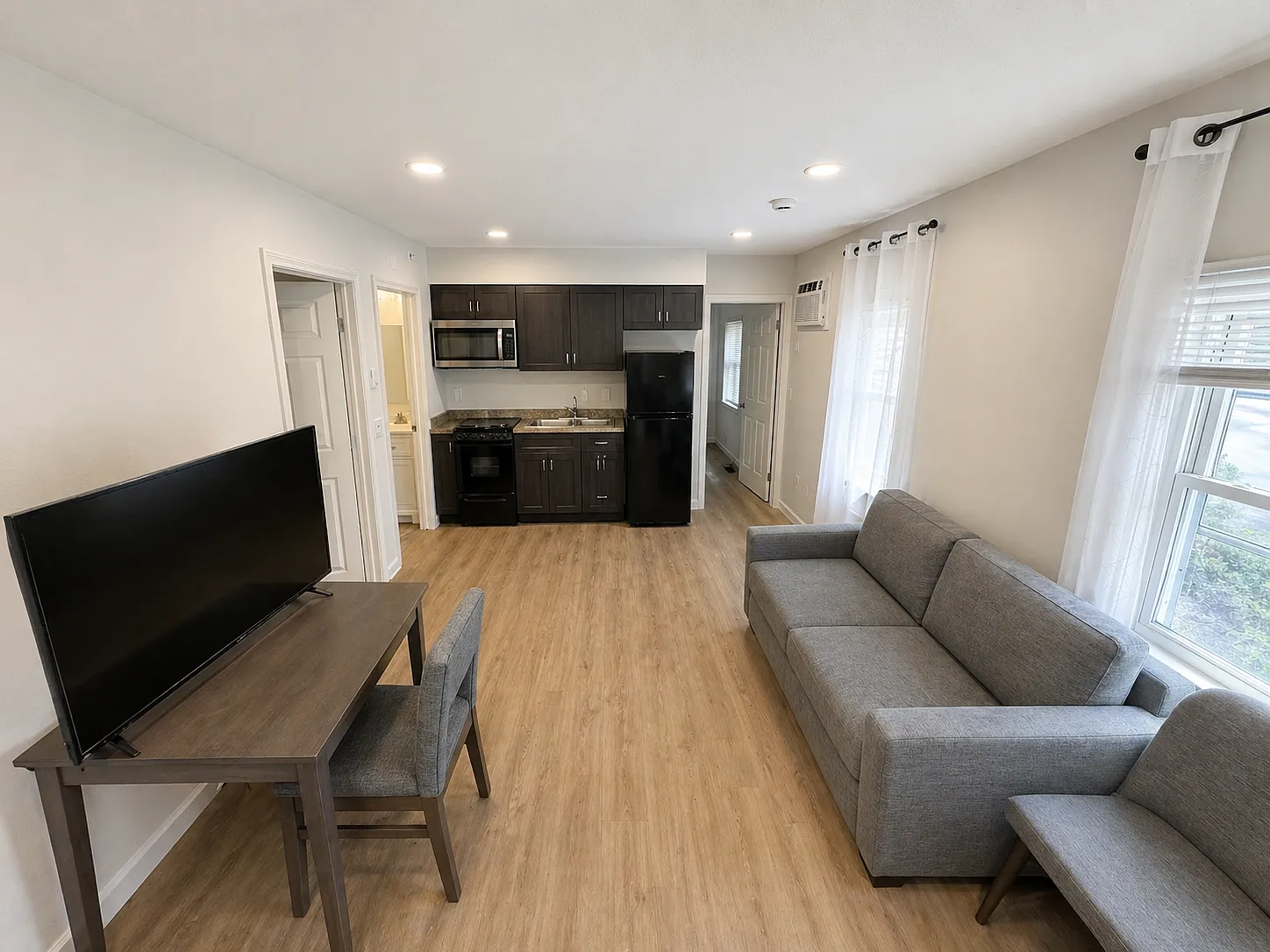 2 bed, 550 sqft, $2,500 — Photo 1