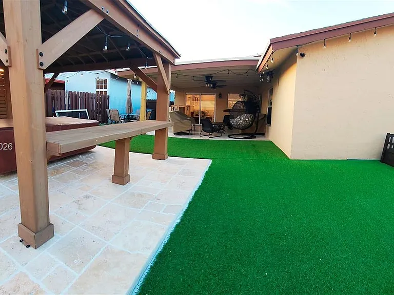 955 NW 106th Avenue Cir — Photo 38