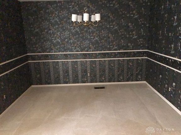 4th image of 4925 Foxdale Dr