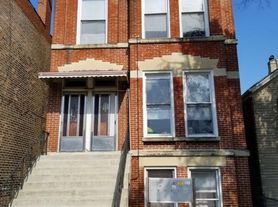 2825 S Union Ave, Chicago, IL