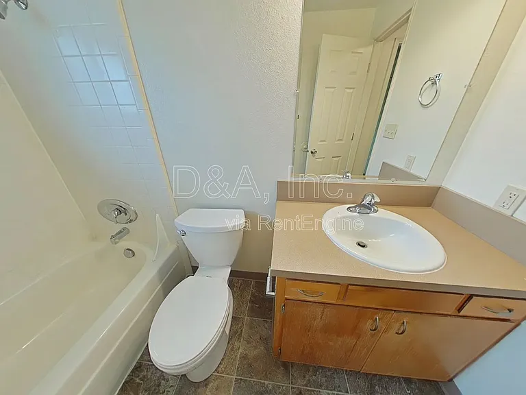 605 NW Kings Blvd #4 — Photo 7