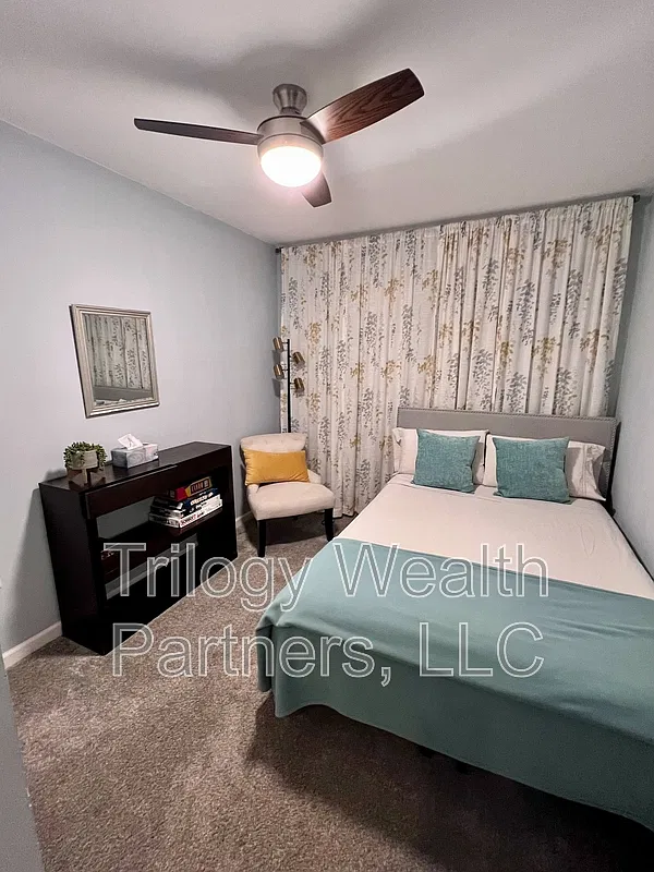 2 bed, 1.0 bath, $2,000 — Photo 2