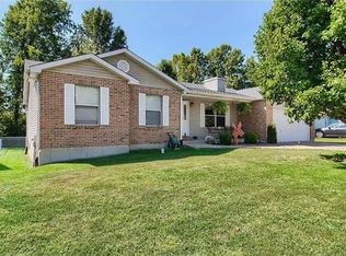 1296 Peach Tree Ln, Pacific, MO 63069