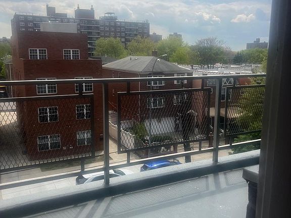 3rd image of 2039 Blackrock Ave #4