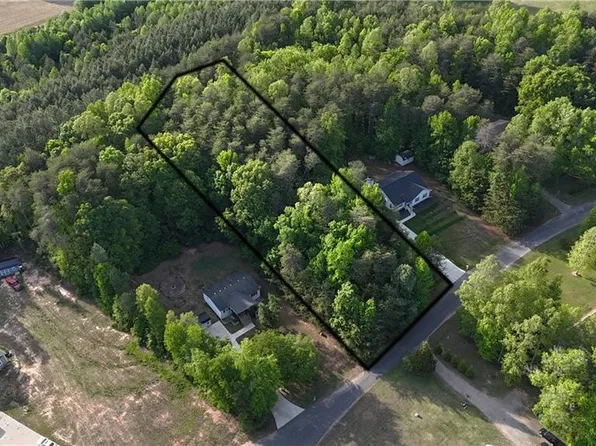 190 Land Fall Trace Dr, Stoneville, NC 27048