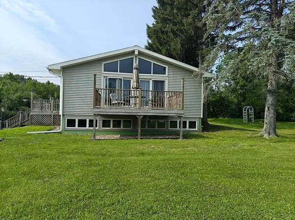 3 Debbie Dr, Altamont, NY 12009