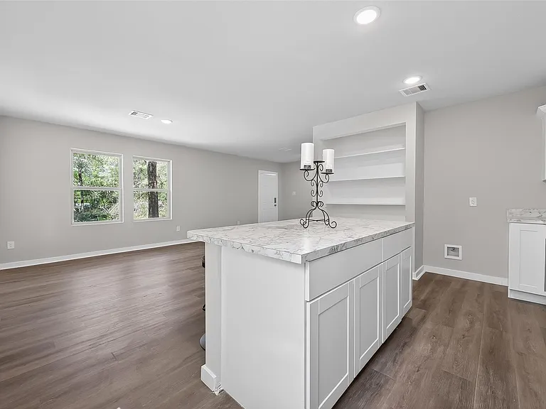 154 E Lakeview Dr — Photo 5