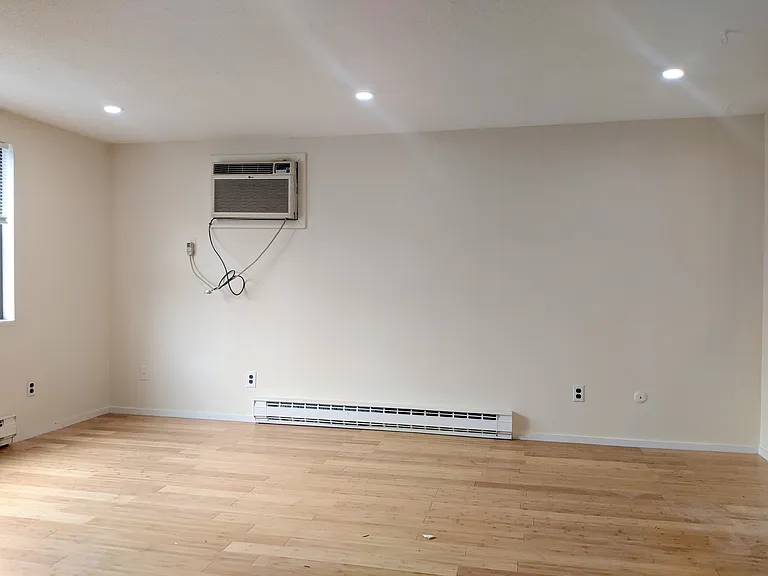102 Alpine St #4 — Photo 2