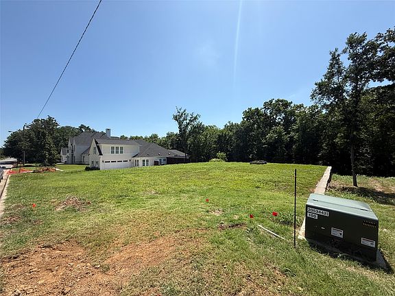 4th image of 901 Waterloo Lake Dr