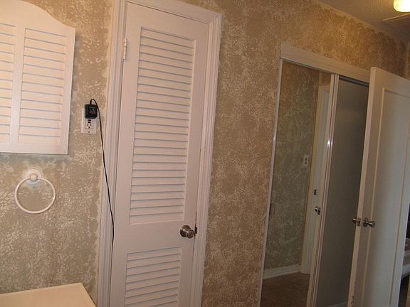 3rd image of 226 Georgetown F Dr