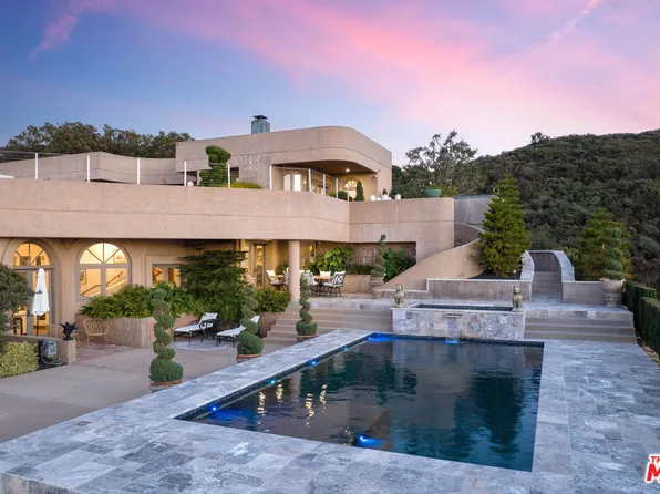 415 Stunt Rd, Calabasas, CA 91302