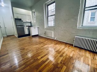 425 W 46th St APT 1E, New York, NY 10036