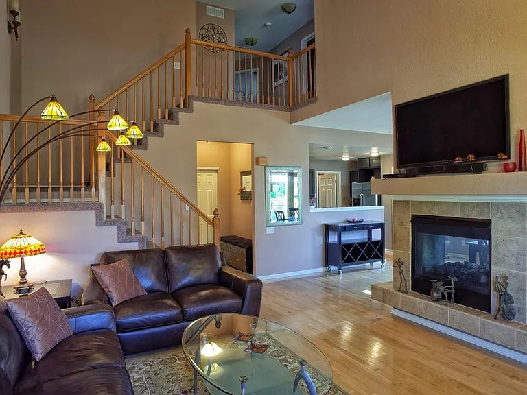 7462 E Lowry Blvd — Photo 5
