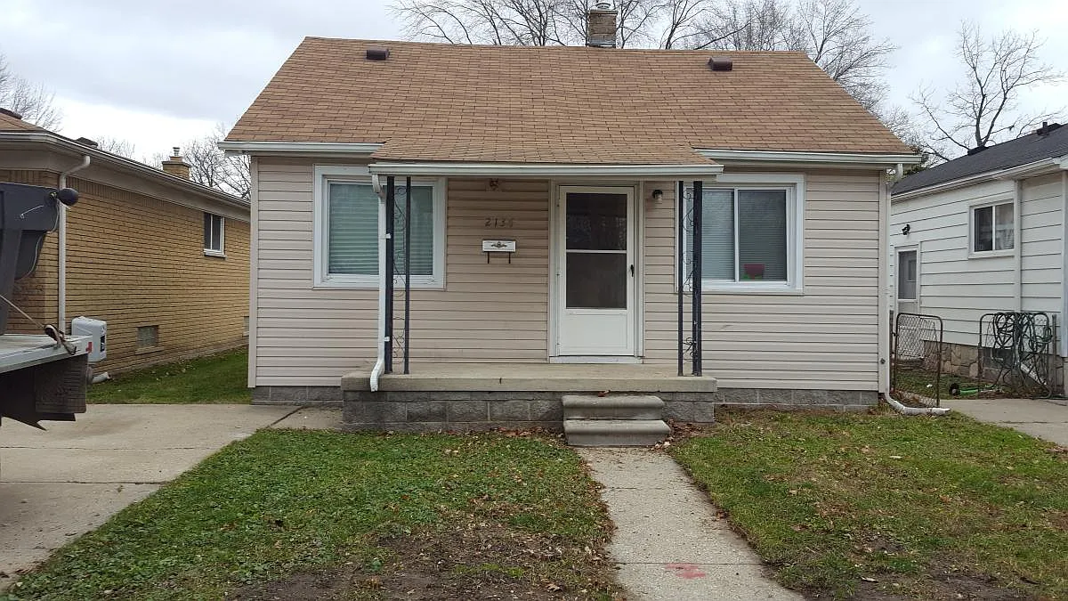 2 bed, 700 sqft, $1,050 — Photo 1