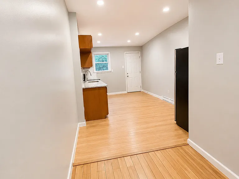 2033 W Oxford St — Photo 3