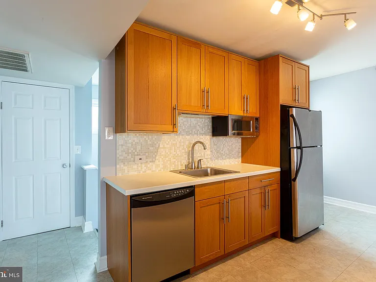 1728 Mount Vernon St #4 — Photo 6