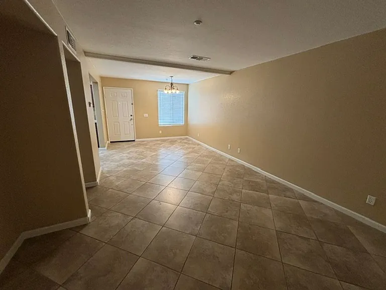642 W Brewer Rd #122 — Photo 3