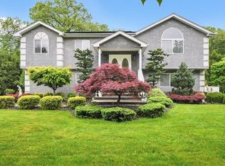 11 Elizabeth Ct, Spring Valley, NY 10977