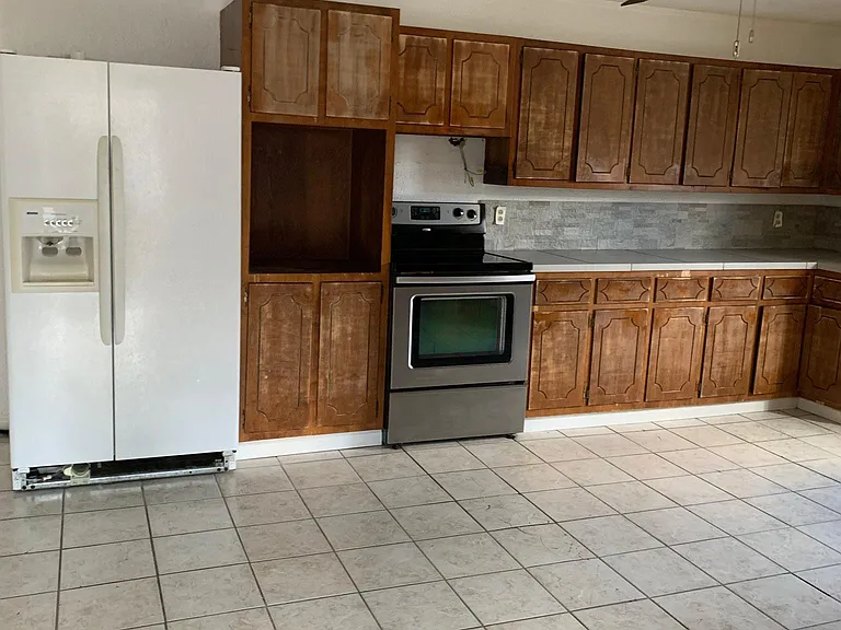 112 N Maple St — Photo 8