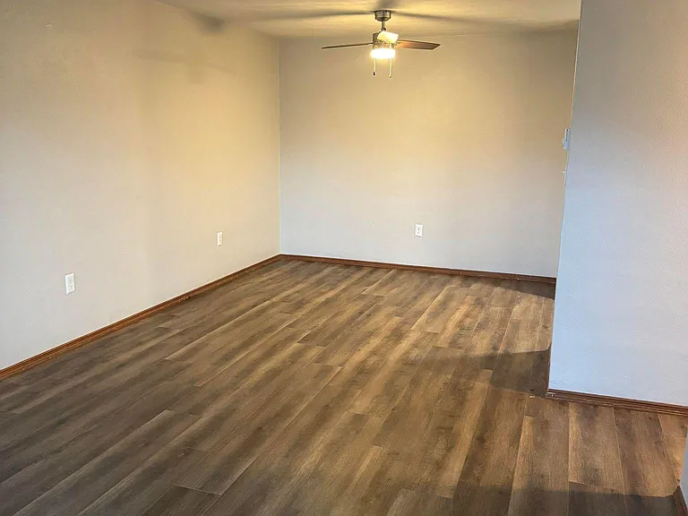 1202 S Heincke Rd — Photo 12