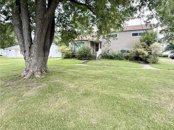 204 N Boyer Ave, Brocton, IL 61917