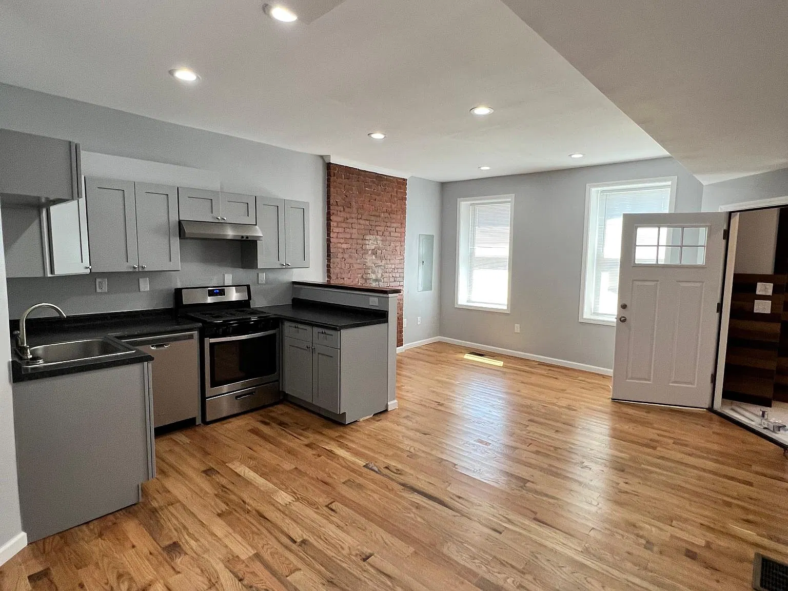 2031 Tustin St — Photo 1