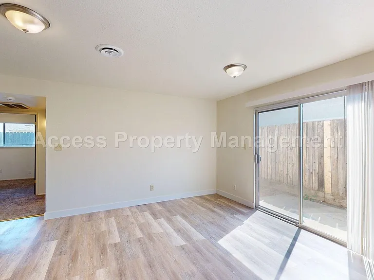 1516 Floyd Ave — Photo 6