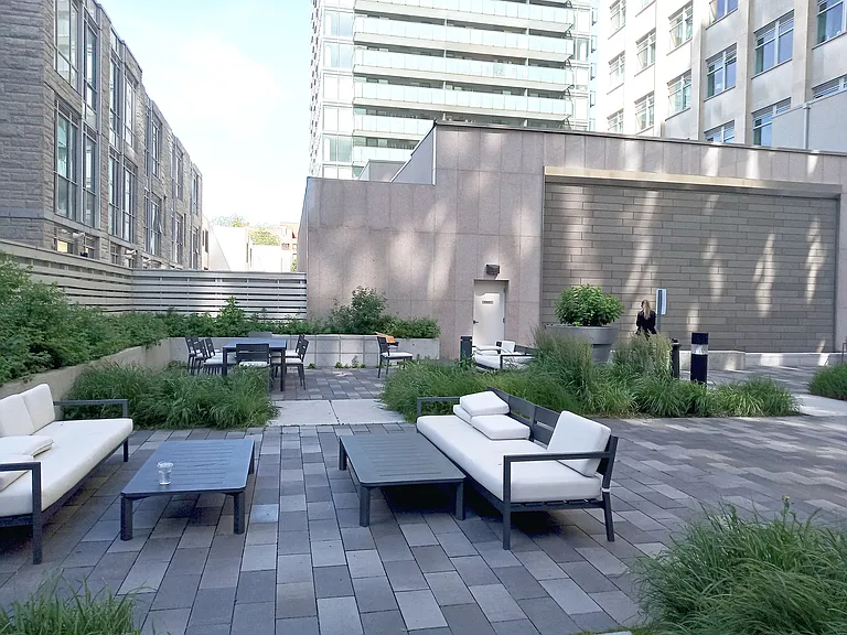 111 Saint Clair Ave W — Photo 21