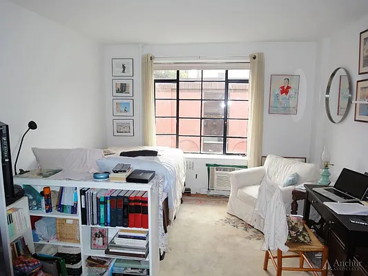 Rented by Anchor Associates | media 19
