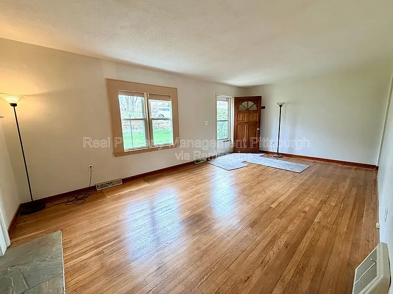 400 Patterson Rd — Photo 2