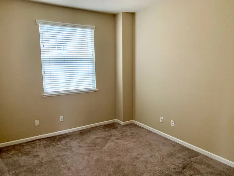3237 Hudson Dr — Photo 16