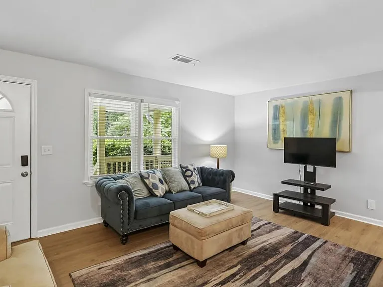 2891 White Oak Dr — Photo 2