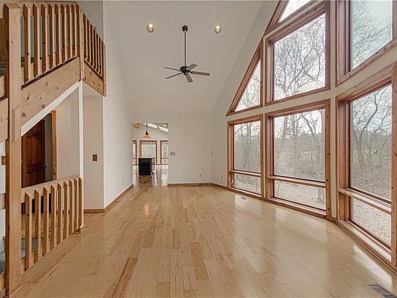 3rd image of 303 Hillcrest Dr
