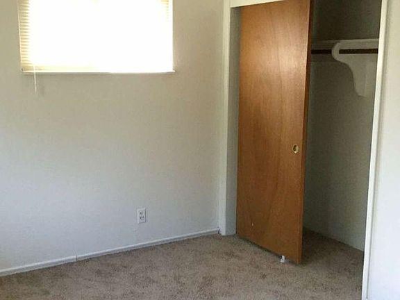4th image of 2925 Oxford Ave