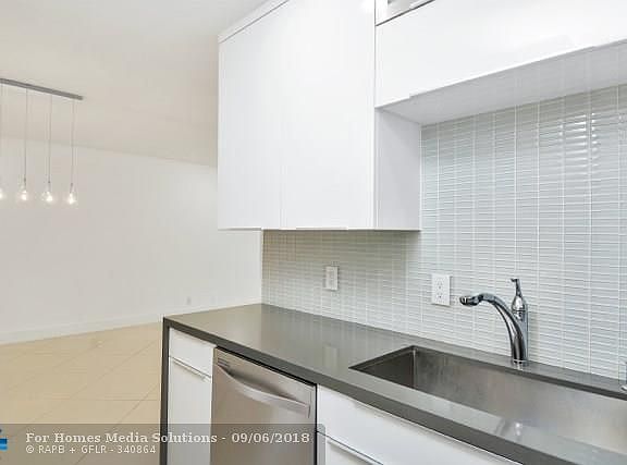 5th image of 2200 NE 66th St APT 1429
