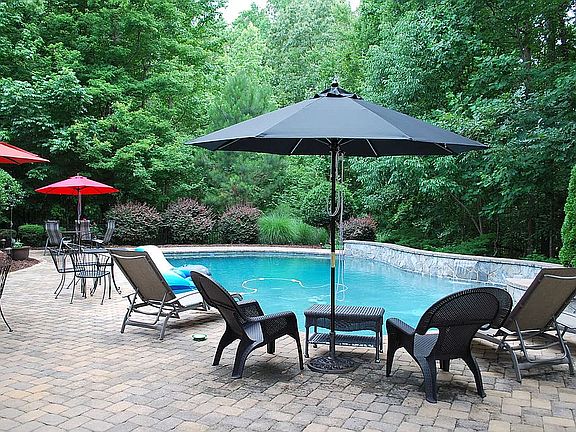 5th image of 5021 Woodview Ln