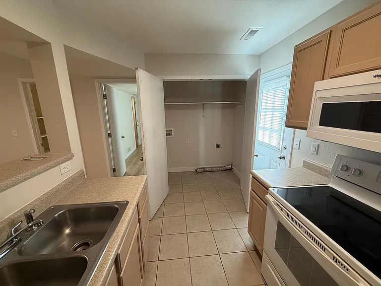 1512-1514 Citadel Dr — Photo 8
