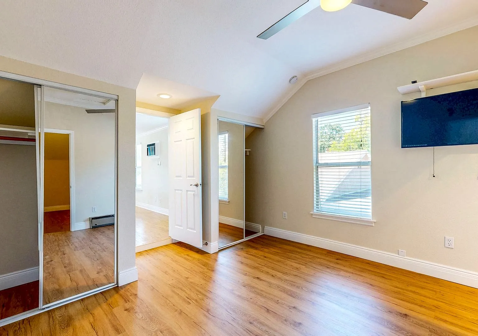 1133 Edwards St — Photo 4