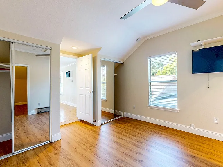 1133 Edwards St — Photo 16