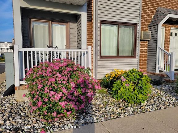 2nd image of 1382 Ocean Ave #9