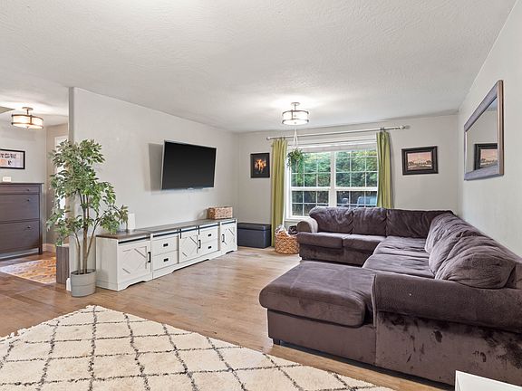 5th image of 5705 Woodside Dr SE