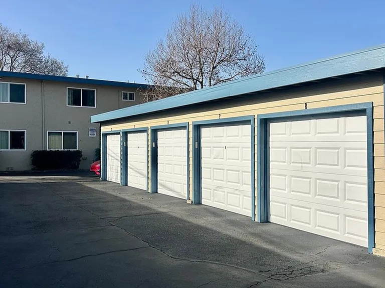 Dry Creek Apartments — Photo 9