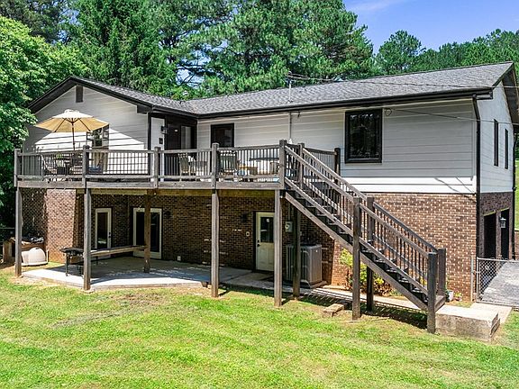 3rd image of 267 Pinecrest Dr