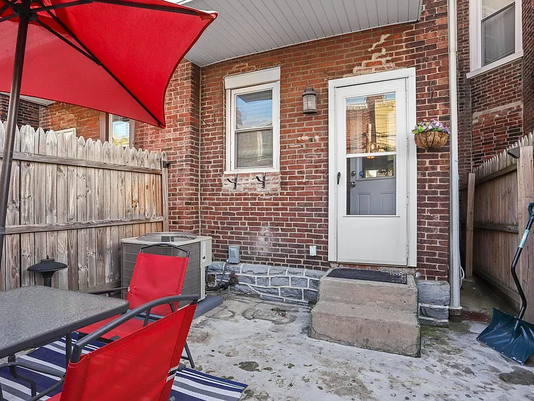 3346 Livingston St — Photo 26