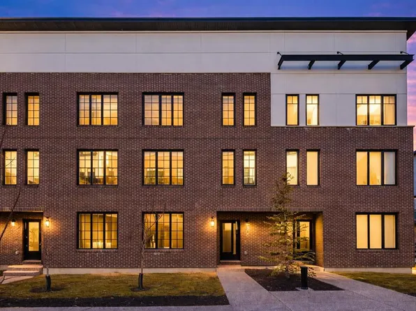 8155 N 8th Ave SW #208, Calgary, AB T3H 0R6