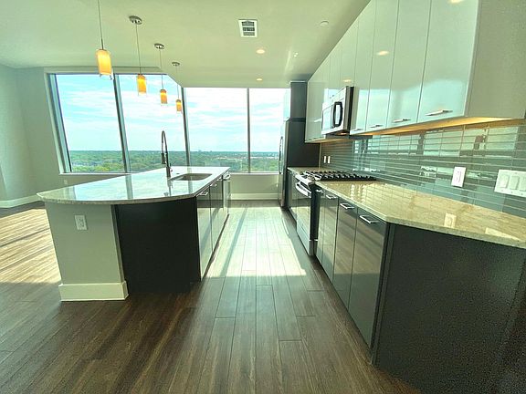 3rd image of 3033 Oliver Ave #1113
