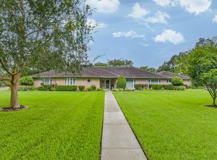 3210 Nottingham St, Pearland, TX 77581