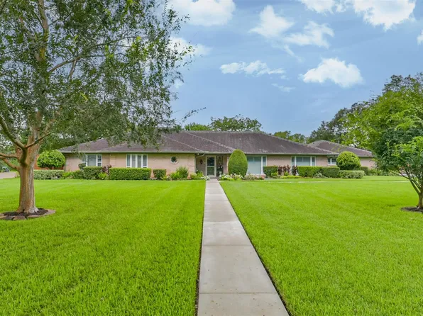 3210 Nottingham St, Pearland, TX 77581