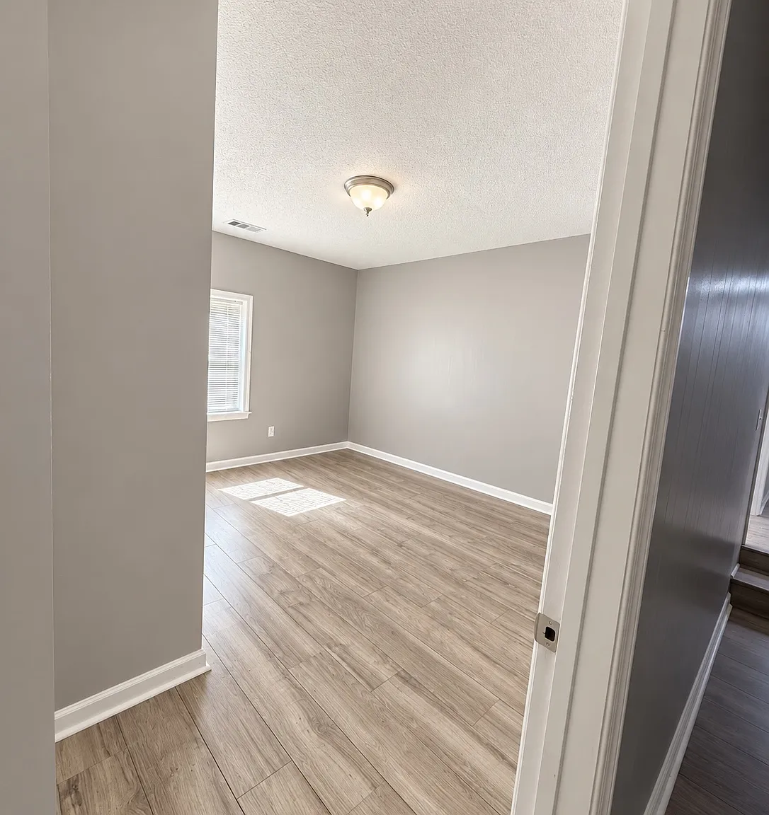 3 bed, 1.5 bath, 1300 sqft, $1,200 — Photo 4
